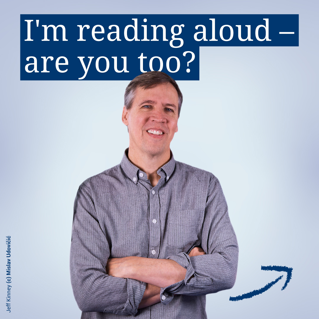 Grafik mit einem lächelnden Mann im grauen Hemd und dem englischen Text „I’m reading aloud – are you too?“ („Ich lese vor – du auch?“).