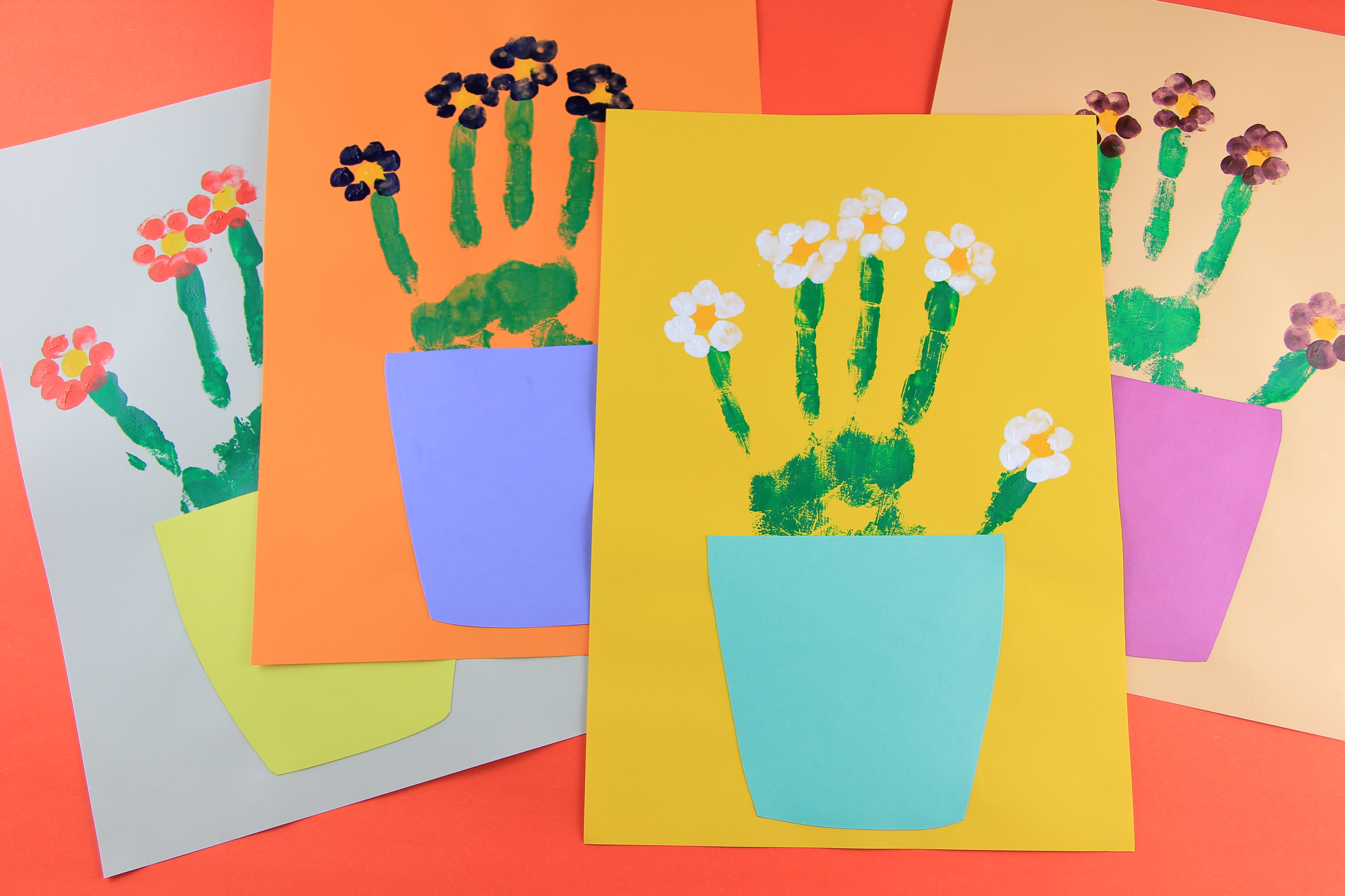 Aktionsidee „Blumentopf mit der Hand stempeln"