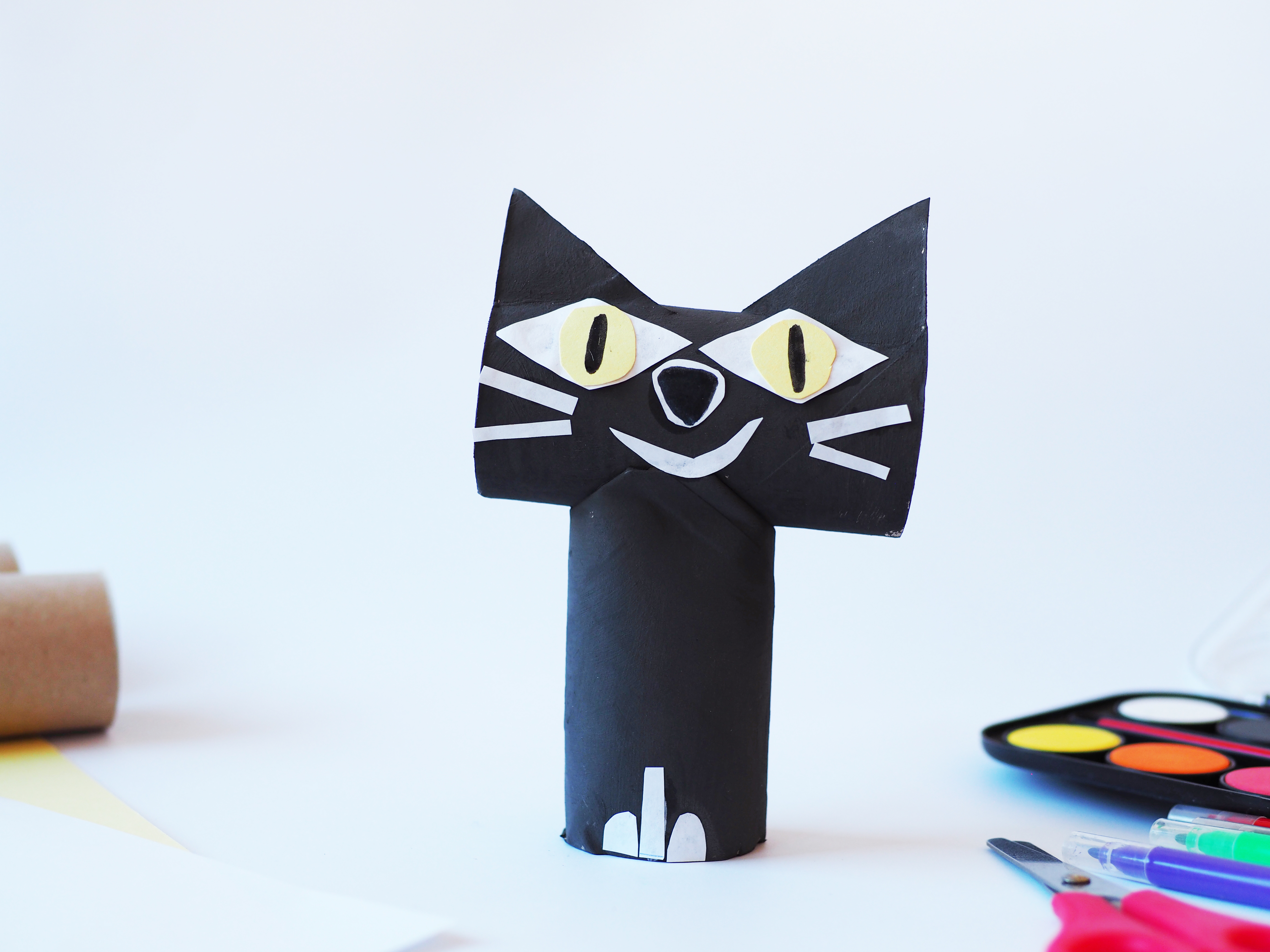 Aktionsidee „Katzen aus Papprollen basteln"