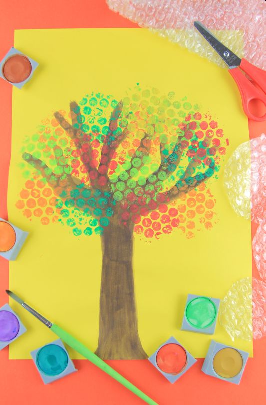 Aktionsidee "Herbstbaum mit Luftpolsterfolie", Stiftung Lesen 