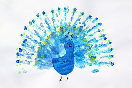 Aktionsidee „Pfau mit buntem Federschmuck"