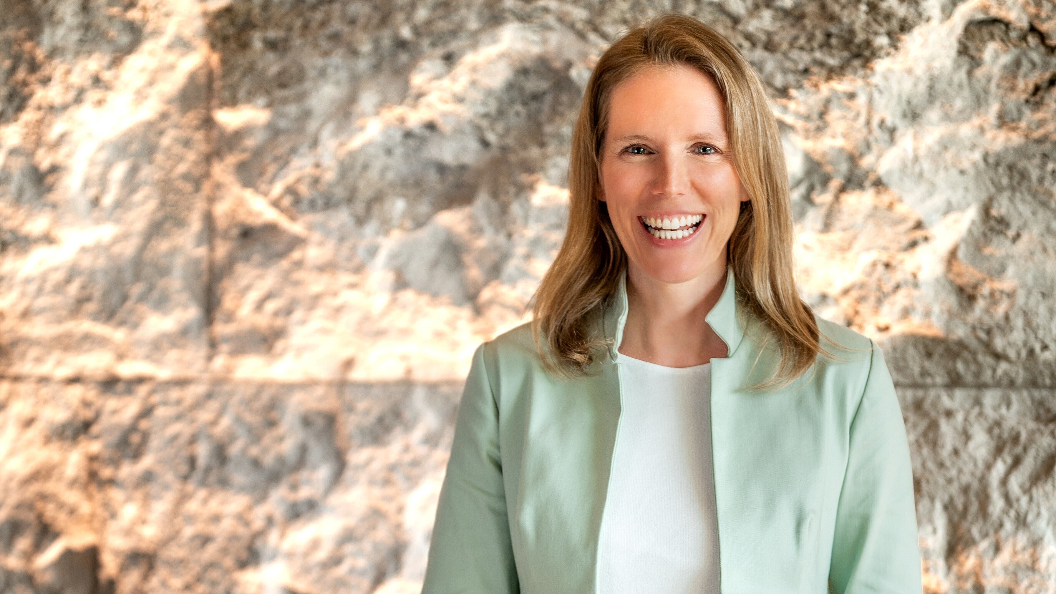 Foto von Lesebotschafterin und Speakerin Maja Sommer