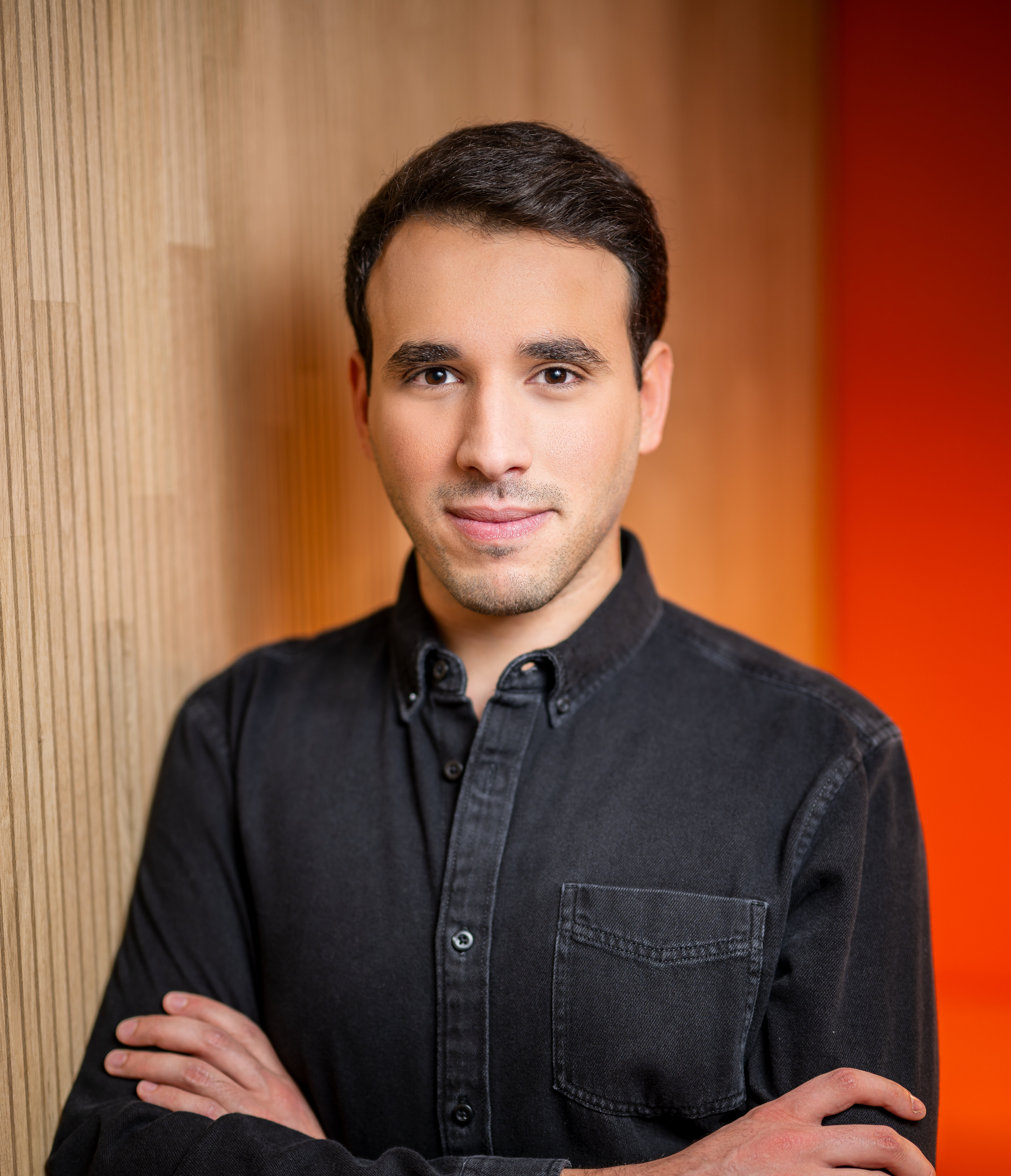 Porträtfoto von Moderator Sherif Rizkallah